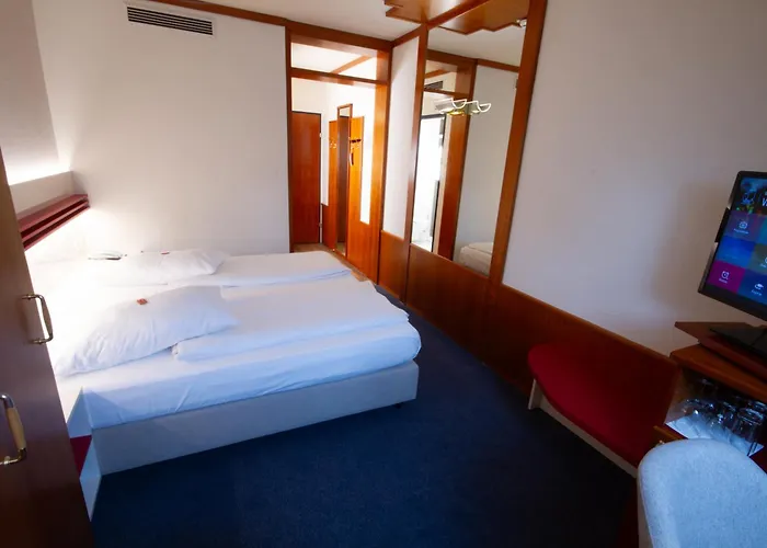 Vienna Sporthotel Готель 4*