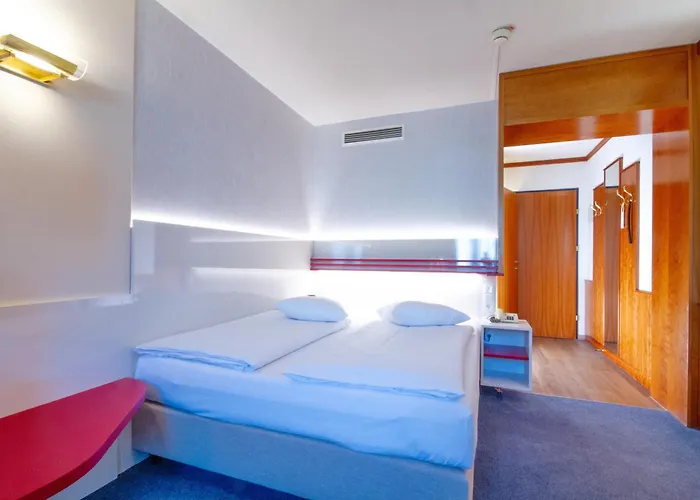 Vienna Sporthotel Готель 4*