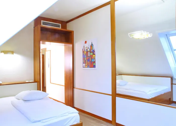 Vienna Sporthotel Готель